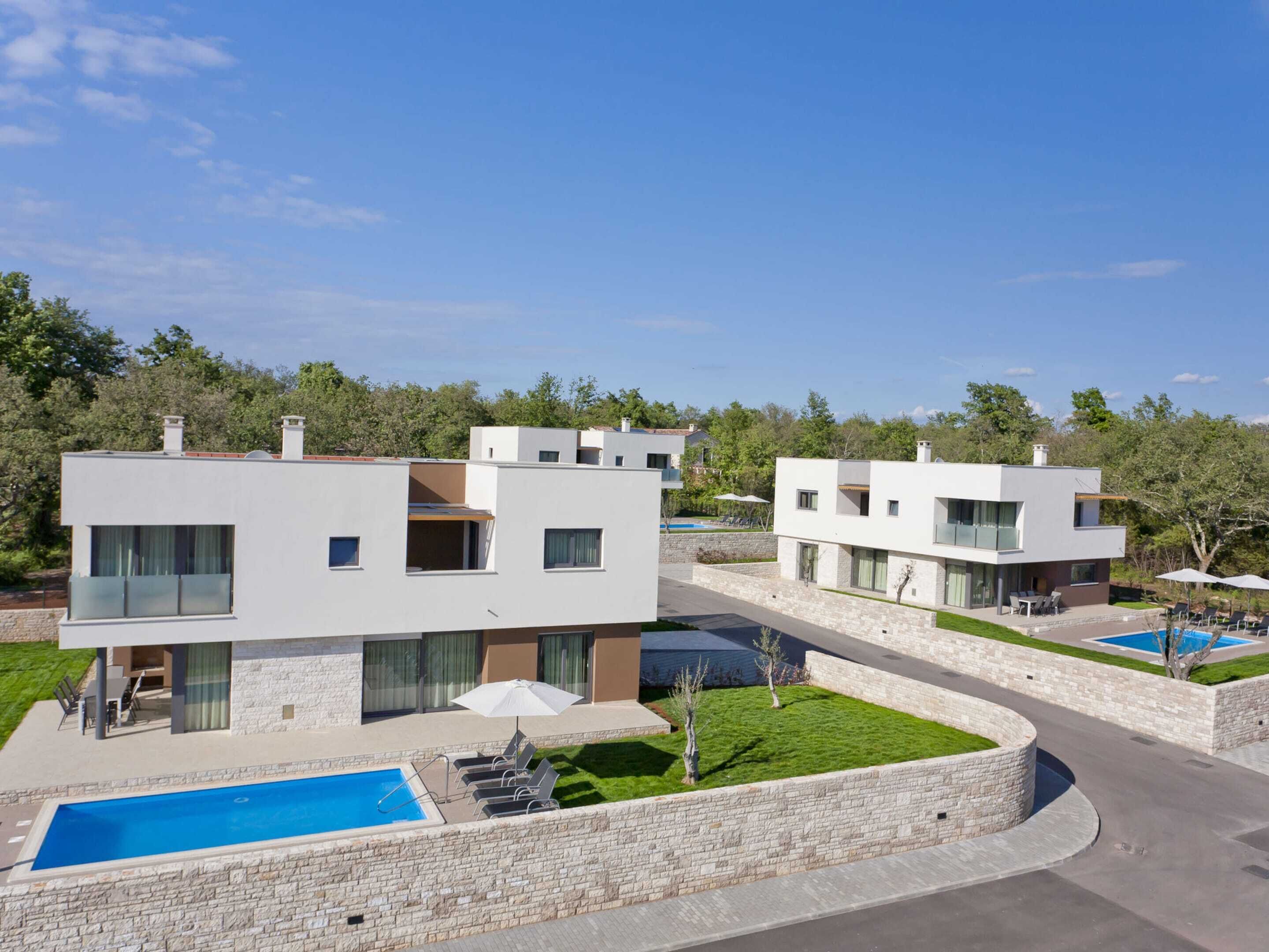 别墅 | 泳池 | 室内游泳池，室外游泳池