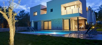 Villa in Novigrad With Pool & Rooftop Terrace