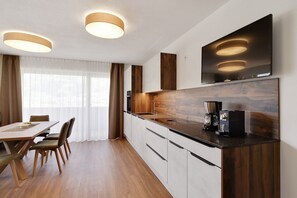 Private kitchen - Attractive Flat With Beautiful Views (Hart im Zillertal)