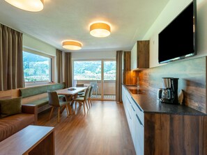 Apartment | Dining - Attractive Flat With Beautiful Views (Hart im Zillertal)