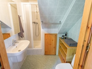 Shower, towels - Scintillating Holiday Home in Wielka Wies With Grill (Steszew)