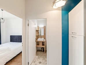 Shower, hair dryer, towels - Lovely Apartment in Vichy Near Opera Museum and Town Centre (Vichy)