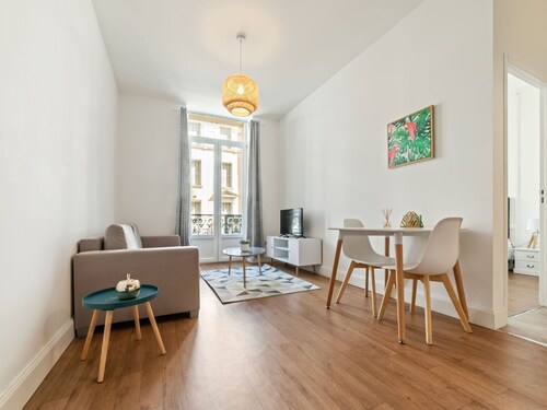 Lovely Apartment in Vichy Near Opera Museum and Town Centre