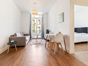 Dining - Lovely Apartment in Vichy Near Opera Museum and Town Centre (Vichy)