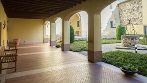 Unclassified image, 2 of 36, button - Mansion in Mason With Garden, Bicycles, Garden Furniture (Montebello Vicentino)