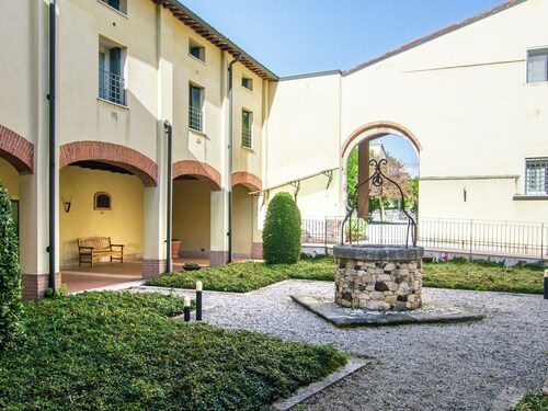 Mansion in Mason With Garden, Bicycles, Garden Furniture