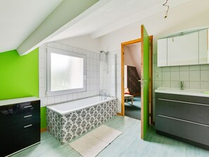 Bathtub, towels - Welcoming Holiday Home in Sommervieu With Garden & Terrace (Sommervieu)