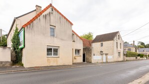 Exterior - Welcoming Holiday Home in Sommervieu With Garden & Terrace (Sommervieu)