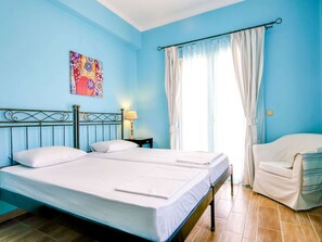 3 عدّة غرف نوم وطراز فريد لكل وحدة ومكواة/لوح كي وملاءات أسرّة