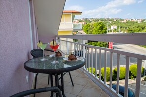 Apartment | Balcony - Apartment in Imotski Near Blue Lake (Imotski)
