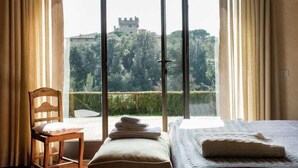 House | 1 bedroom, individually furnished