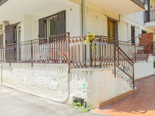 Scenic Holiday Home in Acicastello near Acitrezza Sea