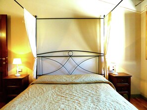 Casa | 1 habitación, muebles diferentes y ropa de cama 