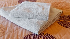 1 bedroom, bed sheets - Gorgeous Studio in Lesvos Island With Balcony (Lesvos)