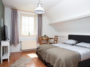 House - Farmhouse in Genderen With Terrace (Genderen)