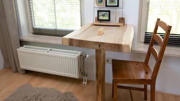 5 bedrooms, iron/ironing board, bed sheets