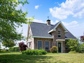 House | Exterior - Farmhouse in Genderen With Terrace (Genderen)