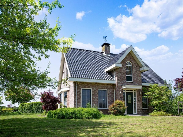 House | Exterior - Farmhouse in Genderen With Terrace (Genderen)