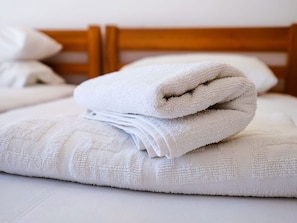 1 bedroom, bed sheets