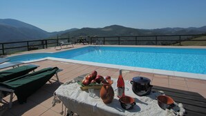 Indoor pool, outdoor pool - Stunning Villa in Apecchio with Hot Tub (Apecchio)