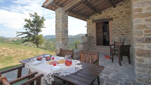 Dining - Stunning Villa in Apecchio with Hot Tub (Apecchio)