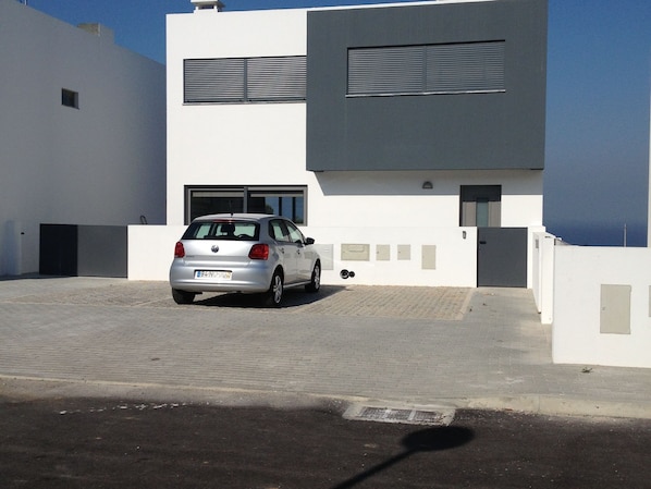 Exterior - Quiet, Modern Villa With Full Ocean View (Lourinha)