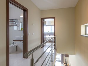 3 bedrooms, individually furnished, bed sheets - Quiet, Modern Villa With Full Ocean View (Lourinha)
