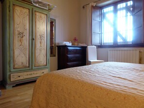 2 bedrooms, individually furnished, bed sheets - Holiday Home in Montecarelli With Pool (Barberino di Mugello)