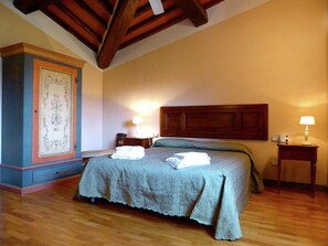 Casa | 1 habitación, muebles diferentes y ropa de cama 