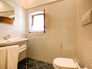 Bathroom - Farmhouse With Swimming Pool, Surrounded by Chianti Vineyards and Hills (Poggibonsi)