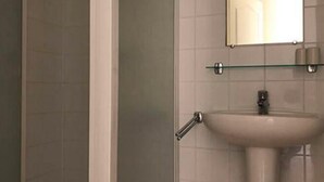 Combined shower/tub, towels - Serene Villa in Les Forges With Swimming Pool (Les Forges)