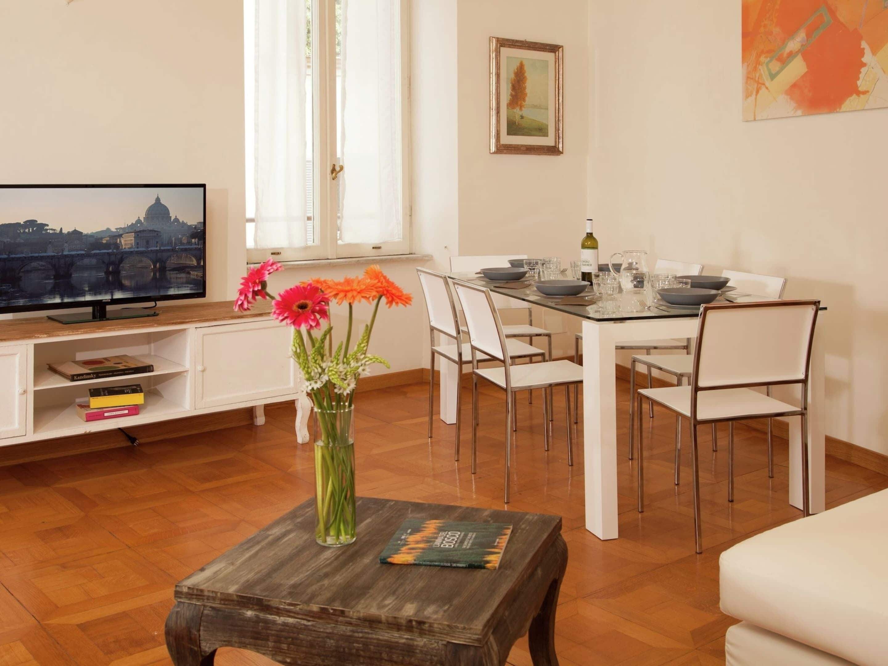 Apartment | Dining