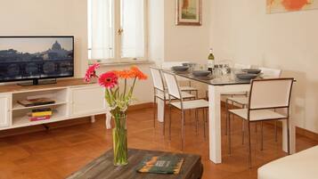 Apartment | Dining