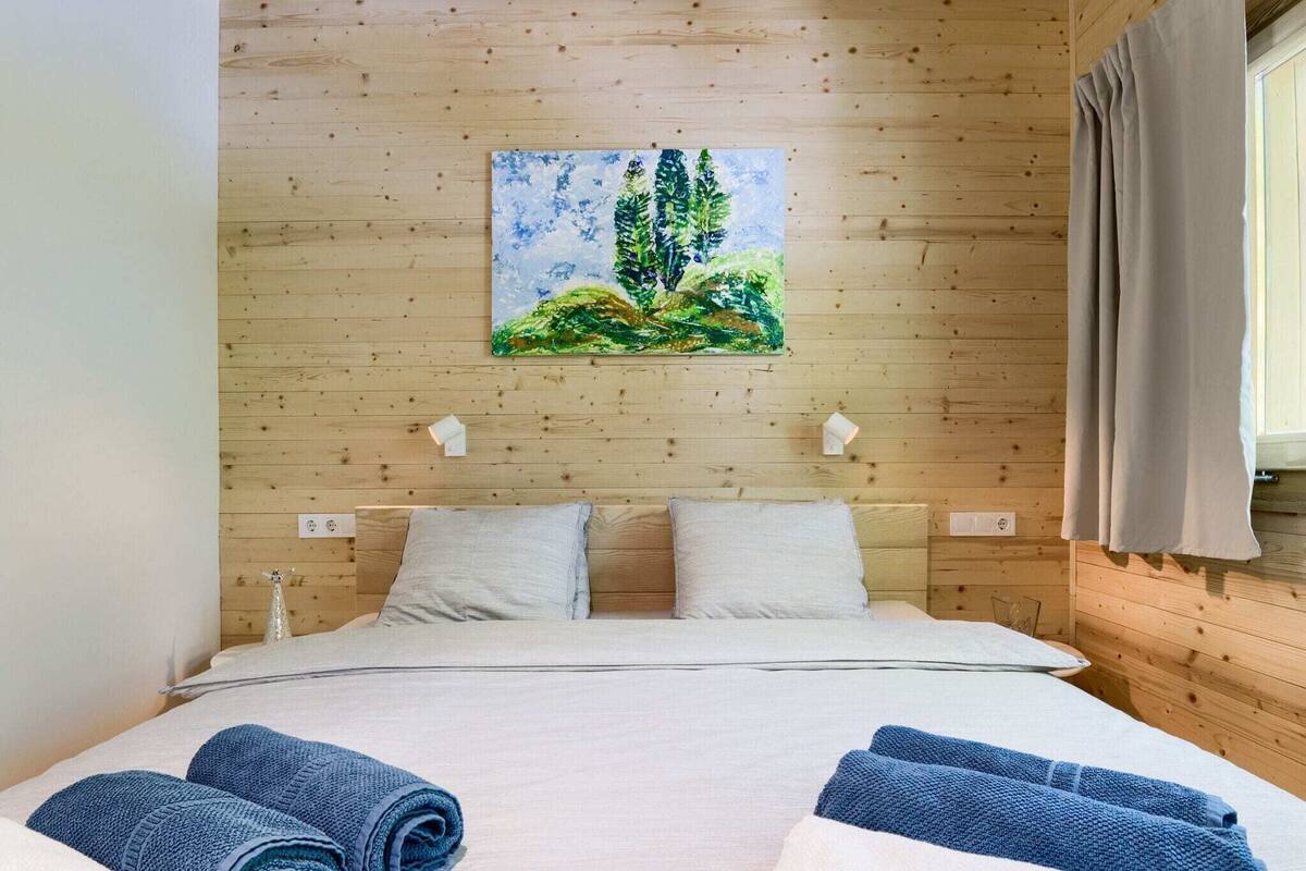 Chalet | 1 bedroom, individually furnished