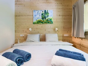 Room - Quaint Chalet in Drenovac Raducki Among Trees (Gospic)