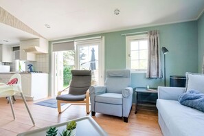 Living room - Chalet in Stegeren Near Hiking Trails (Stegeren)