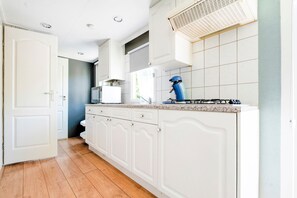 Private kitchen - Chalet in Stegeren Near Hiking Trails (Stegeren)