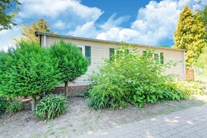 Chalet | Exterior - Chalet in Stegeren Near Hiking Trails (Stegeren)