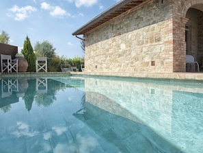 Villa | Pool | Indendørs pool, udendørs pool