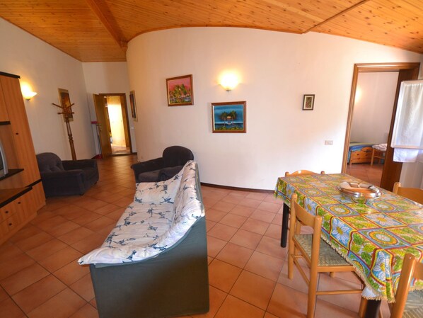 Living room - Holiday Home in Lucca With Pool, Garden, Barbecue, Terrace (San Marcello Piteglio)