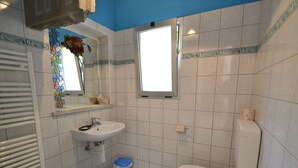 Bathroom - Dreamy Holiday Home in Popiglio With Terrace (San Marcello Piteglio)