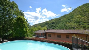Pool - Dreamy Holiday Home in Popiglio With Terrace (San Marcello Piteglio)