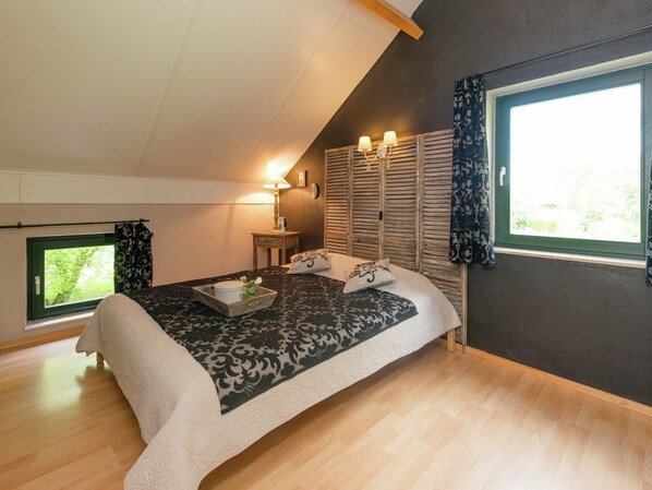 4 bedrooms, individually furnished, bed sheets