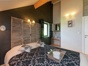 Huis | 4 slaapkamers, individueel gemeubileerd, beddengoed