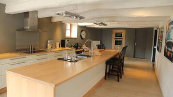 Réfrigérateur, lave-vaisselle, chaise haute