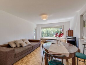 Apartment | Dining