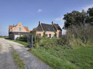House | Exterior - Diksmuide Mansion With Games (Diksmuide)