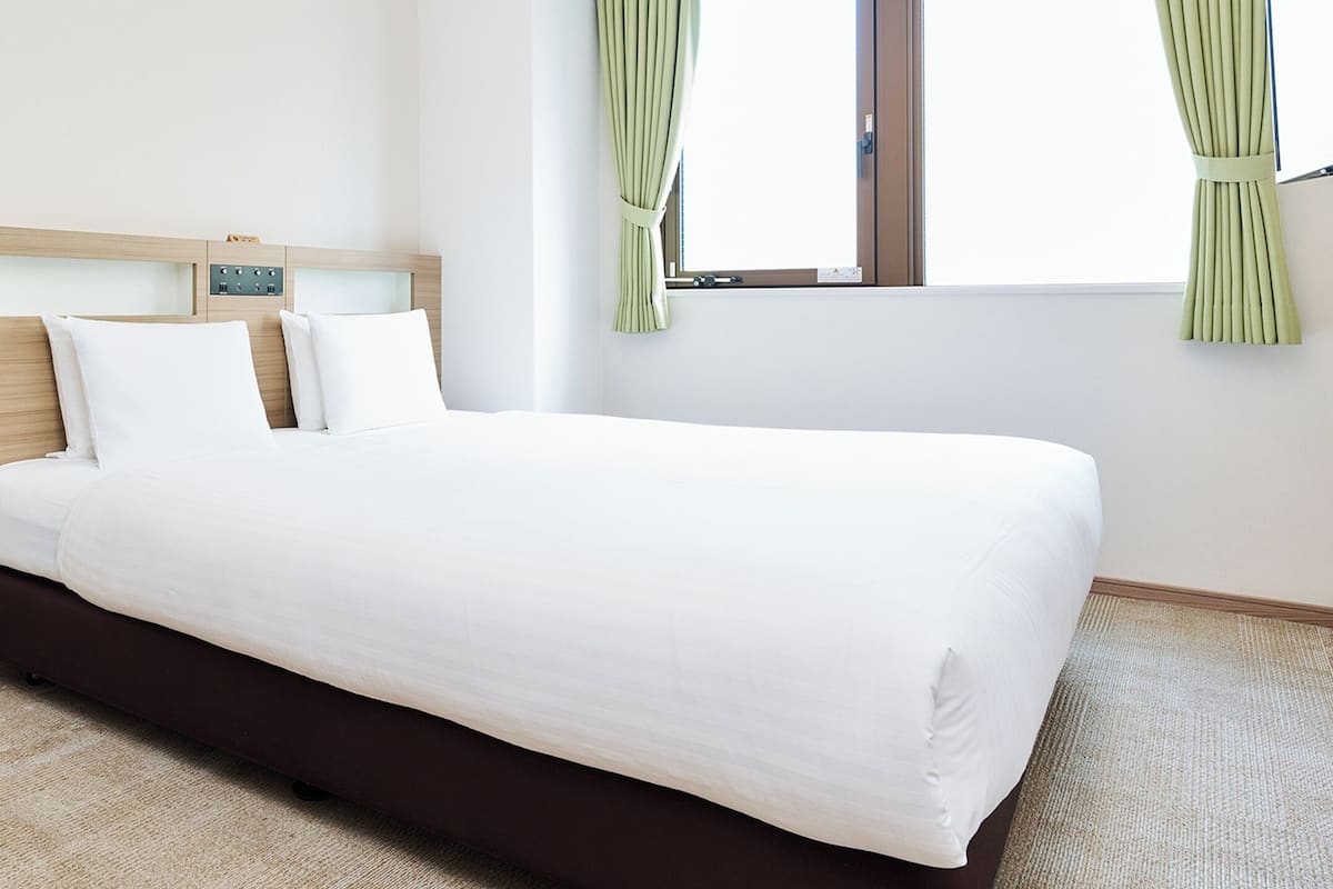 Double Room, Non Smoking | Individually decorated, desk, iron/ironing board, free WiFi