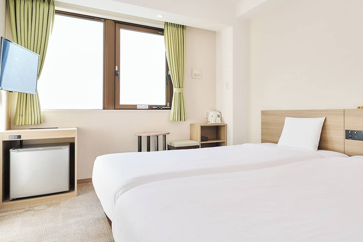 Hollywood Twin Room, Non Smoking | Individually decorated, desk, iron/ironing board, free WiFi