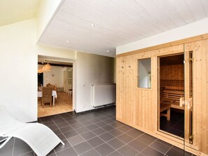 House | Spa treatment - Fine Group House With Sauna Garden (Chiny)